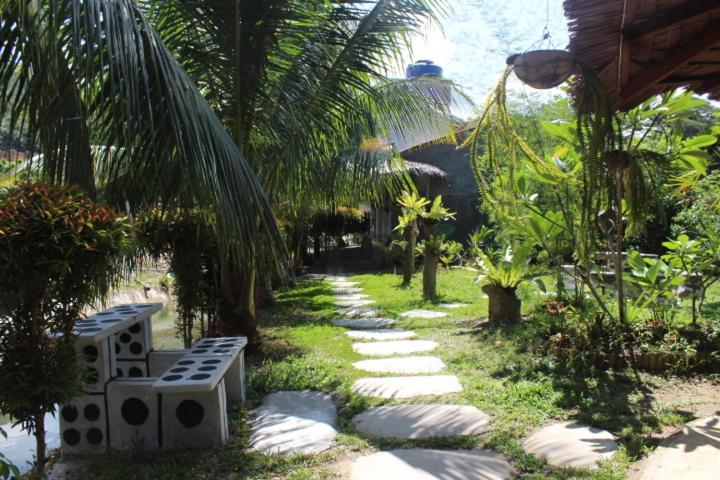Eco Trekking Lodge, Bar & Jungle Tour'S Bukit Lawang Extérieur photo